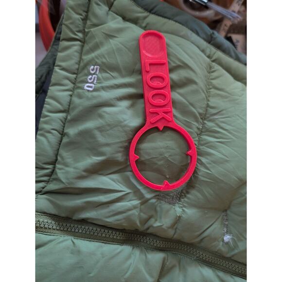 The North Face Men's L Green Down 550 puffer vest **AS IS** - Picture 10 of 14